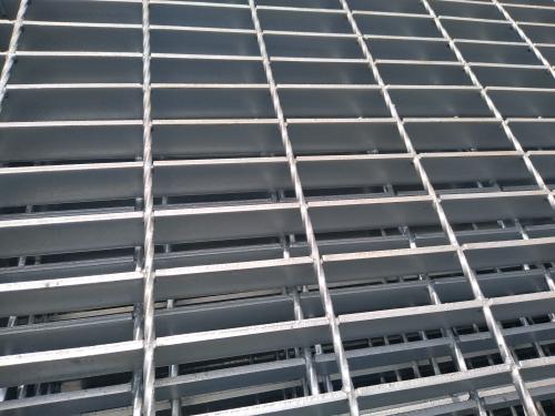 熱浸鋅樓梯踏步板 熱浸鋅樓梯踏步板