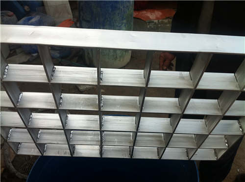 鋼格板 (74) 鋼格板 (74)