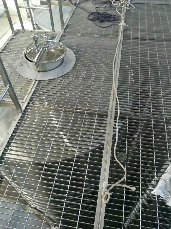 不銹鋼平臺(tái)格柵板 不銹鋼平臺(tái)格柵板