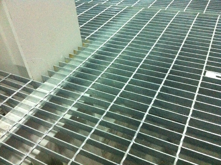 鍍鋅<a href='http://www.aozonu.cn'>鋼格柵板</a> 鍍鋅鋼<a href='http://www.aozonu.cn'>格柵板</a>