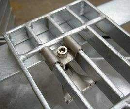 鍍鋅<a href='http://www.aozonu.cn/ganggeban/'>鋼格板</a>平臺(tái) 鍍鋅鋼格板平臺(tái)