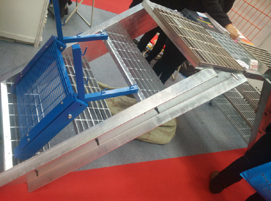 熱鍍鋅插接格柵板踏步 熱鍍鋅插接格柵板踏步